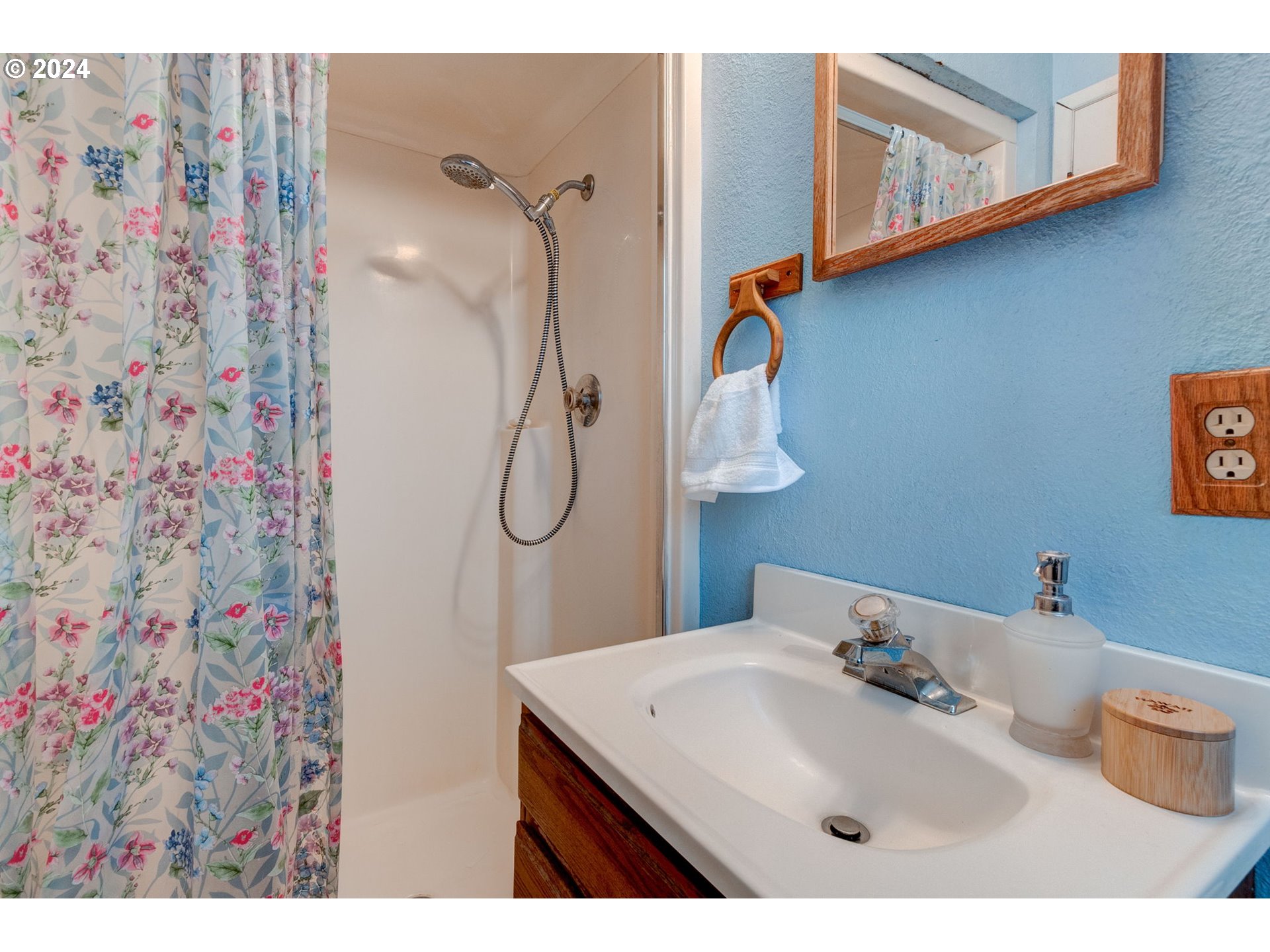 5634 South Whiskey Hill Road Hubbard, OR 97032 - Photo 21 of 48 a bathroom with a sink vanity mirror and toilet
