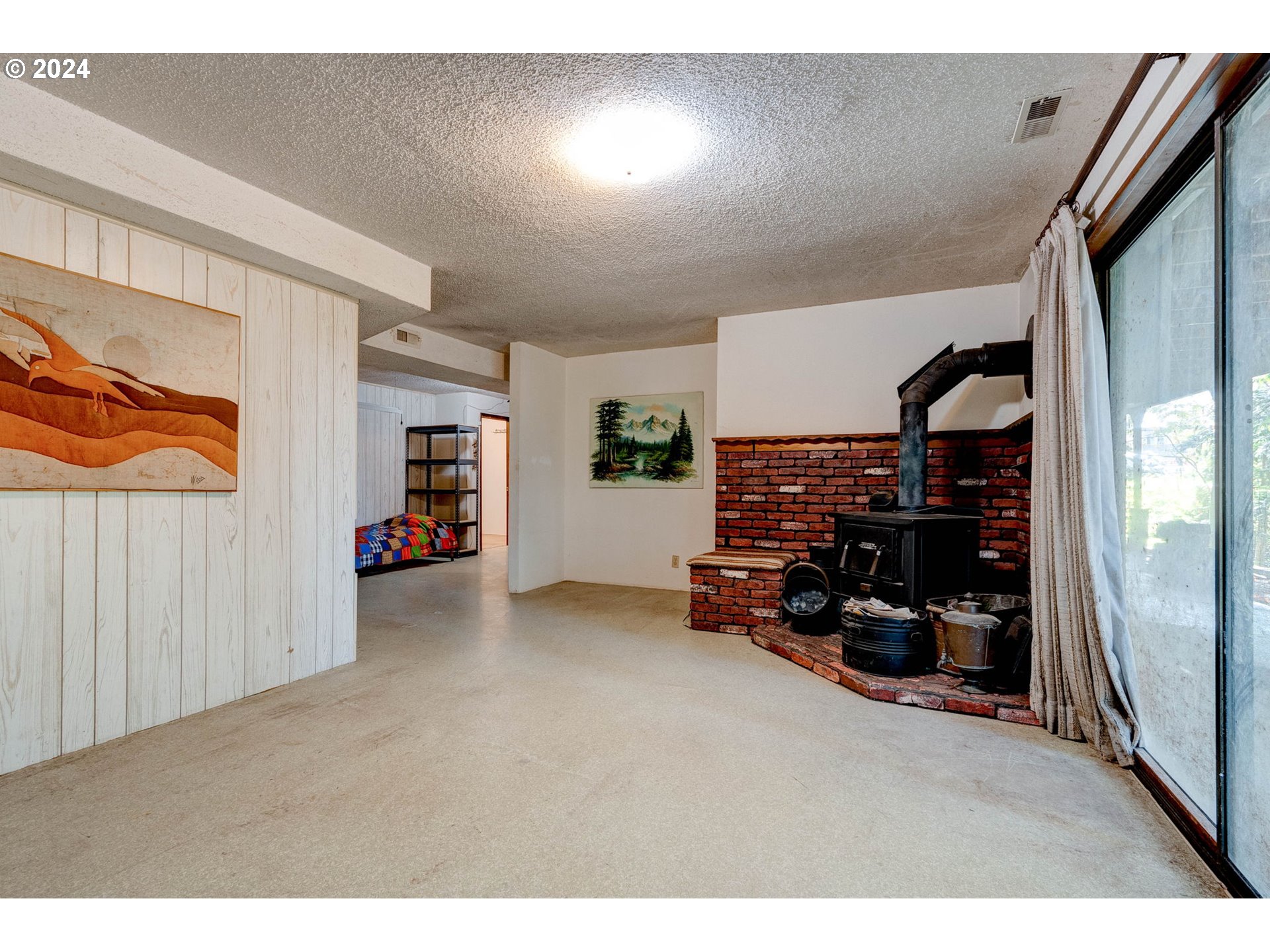 5634 South Whiskey Hill Road Hubbard, OR 97032 - Photo 26 of 48 a view of livingroom with toys