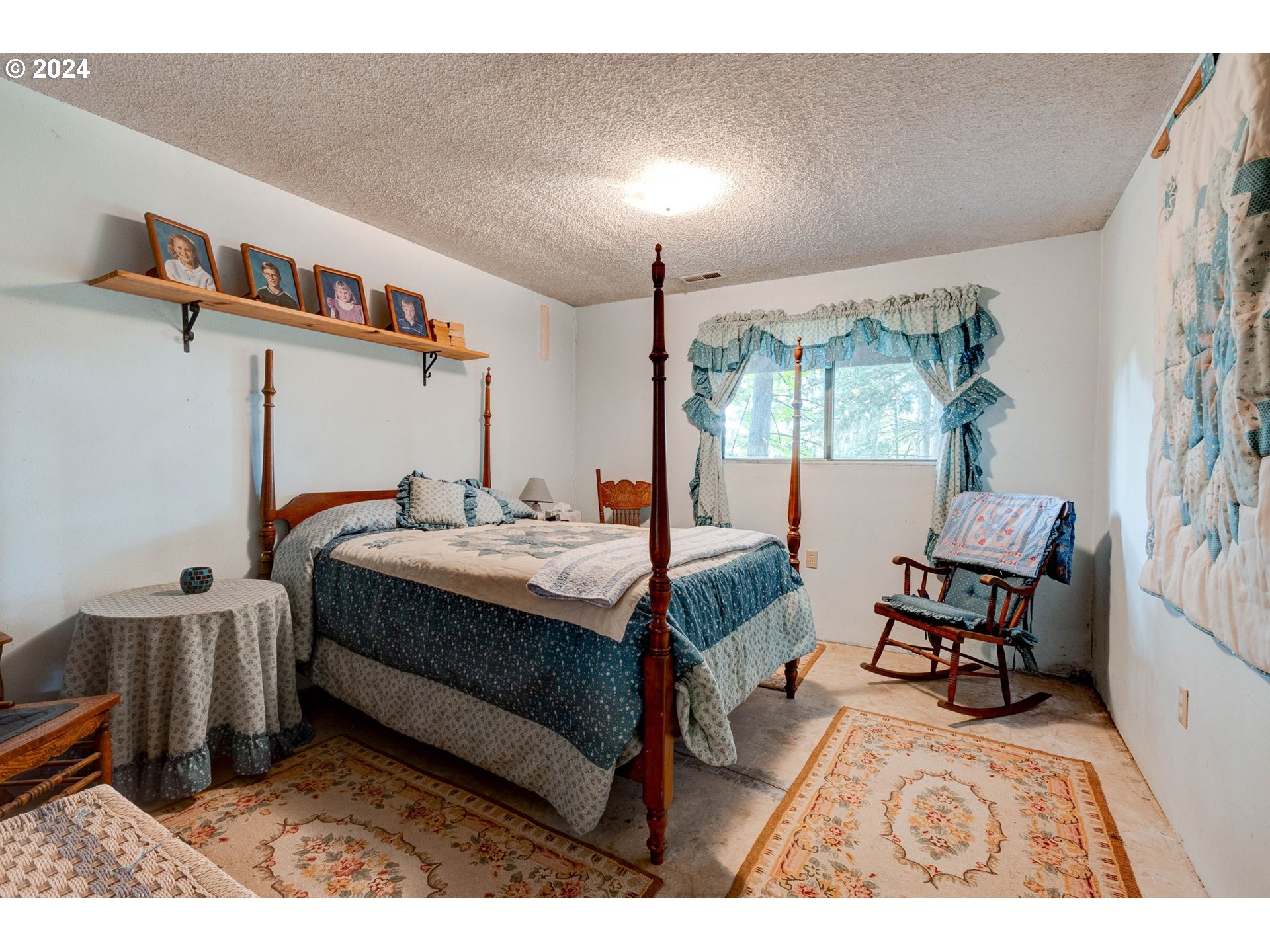 5634 South Whiskey Hill Road Hubbard, OR 97032 - Photo 29 of 48 a bedroom with furniture and a bed