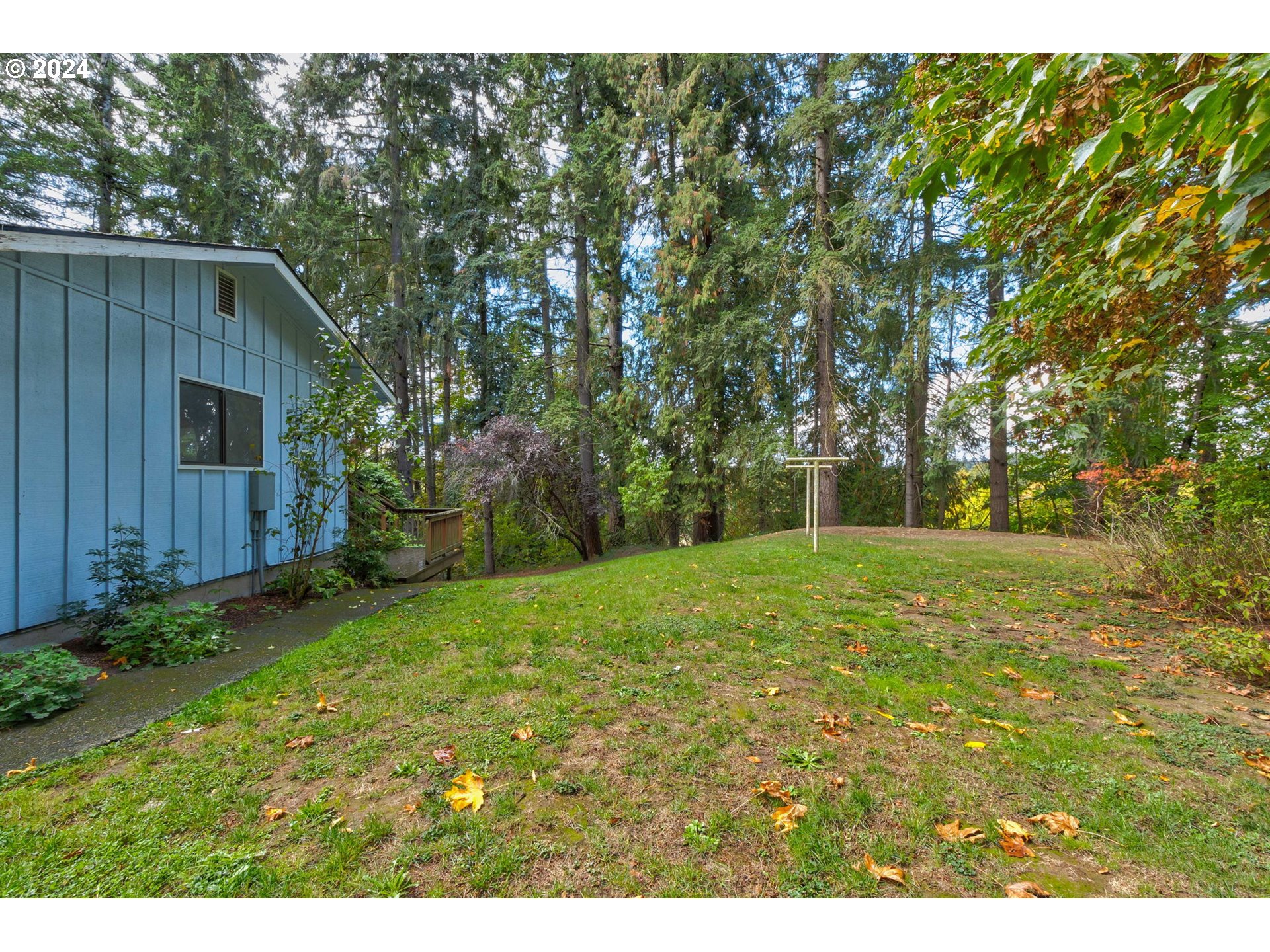 5634 South Whiskey Hill Road Hubbard, OR 97032 - Photo 39 of 48 a view of a backyard with large trees