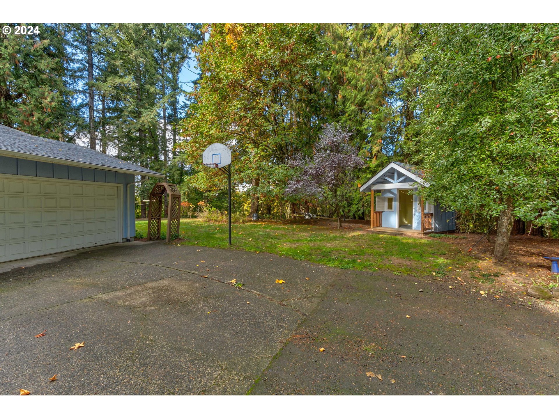 5634 South Whiskey Hill Road Hubbard, OR 97032 - Photo 43 of 48 a front view of a house with garden