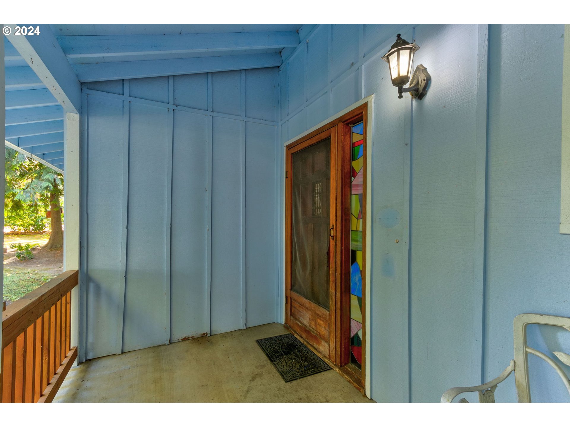 5634 South Whiskey Hill Road Hubbard, OR 97032 - Photo 6 of 48 a view of an entryway