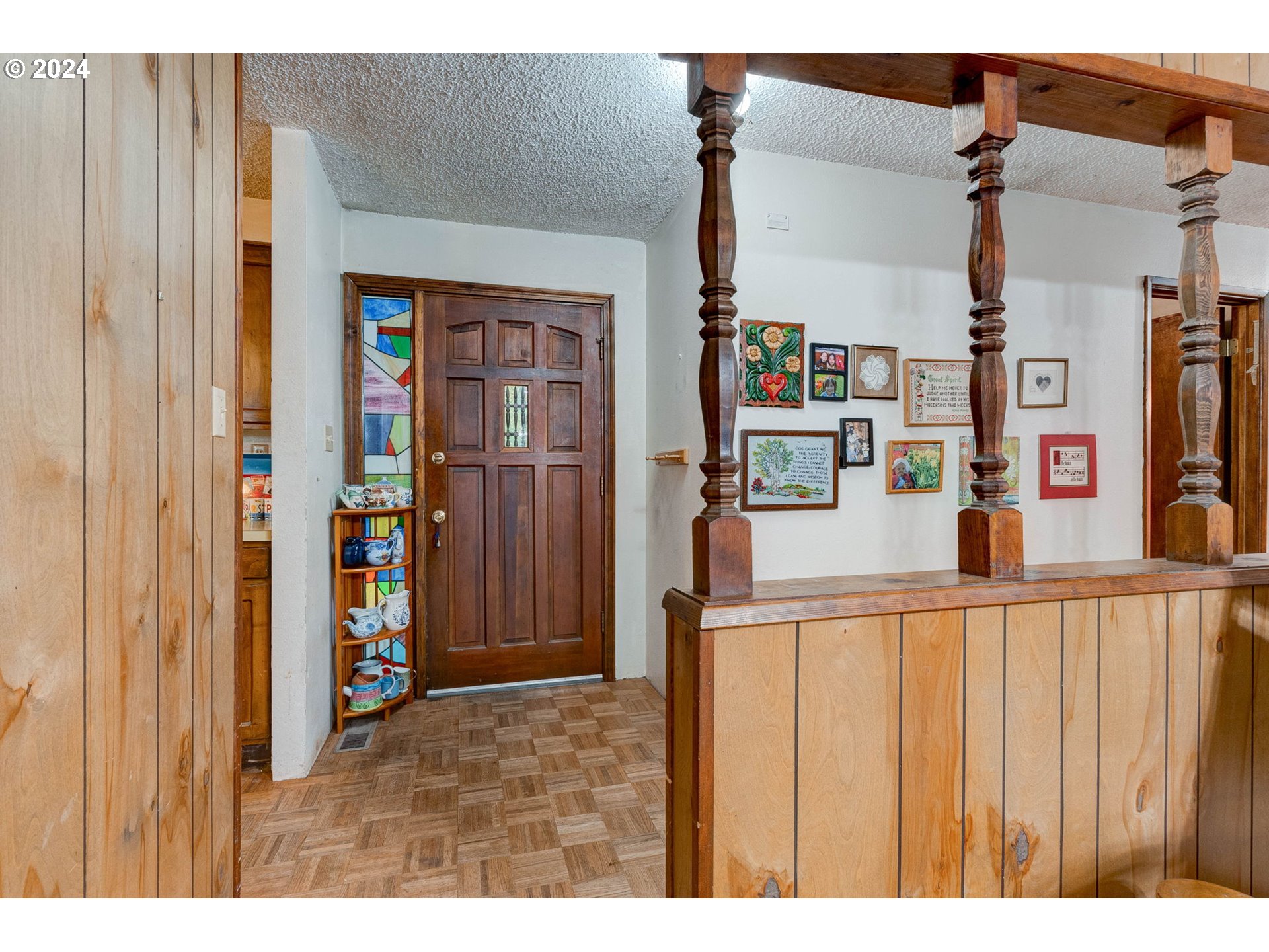 5634 South Whiskey Hill Road Hubbard, OR 97032 - Photo 7 of 48 a view of a living room and a window