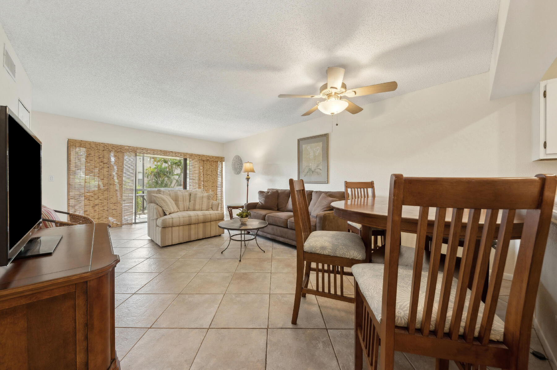 159 Northwest 70th Street, Unit 608 Boca Raton, FL 33487 - Photo 4 of 11 Living Room