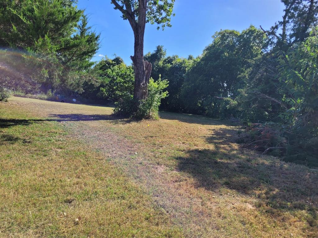 909 Ivan Road Waco, TX 76706 - Photo 10 of 10 Expansive outdoor area featuring mature trees and a substantial grassy expanse