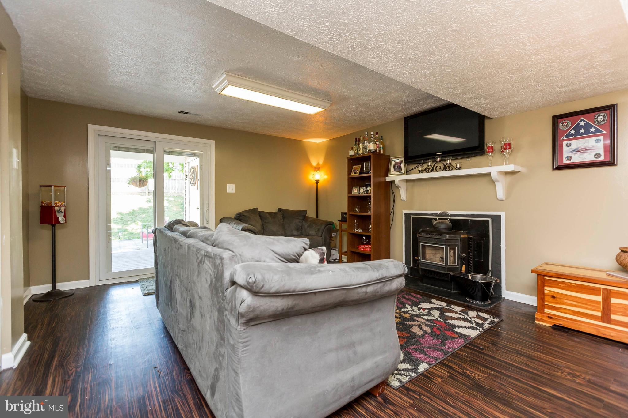 5303 Balistan Road Baltimore, MD 21237 - Photo 19 of 26 Family Room