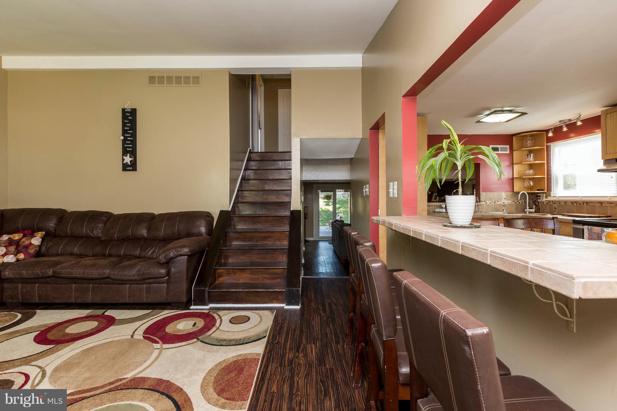 5303 Balistan Road Baltimore, MD 21237 - Photo 4 of 26 Living Room