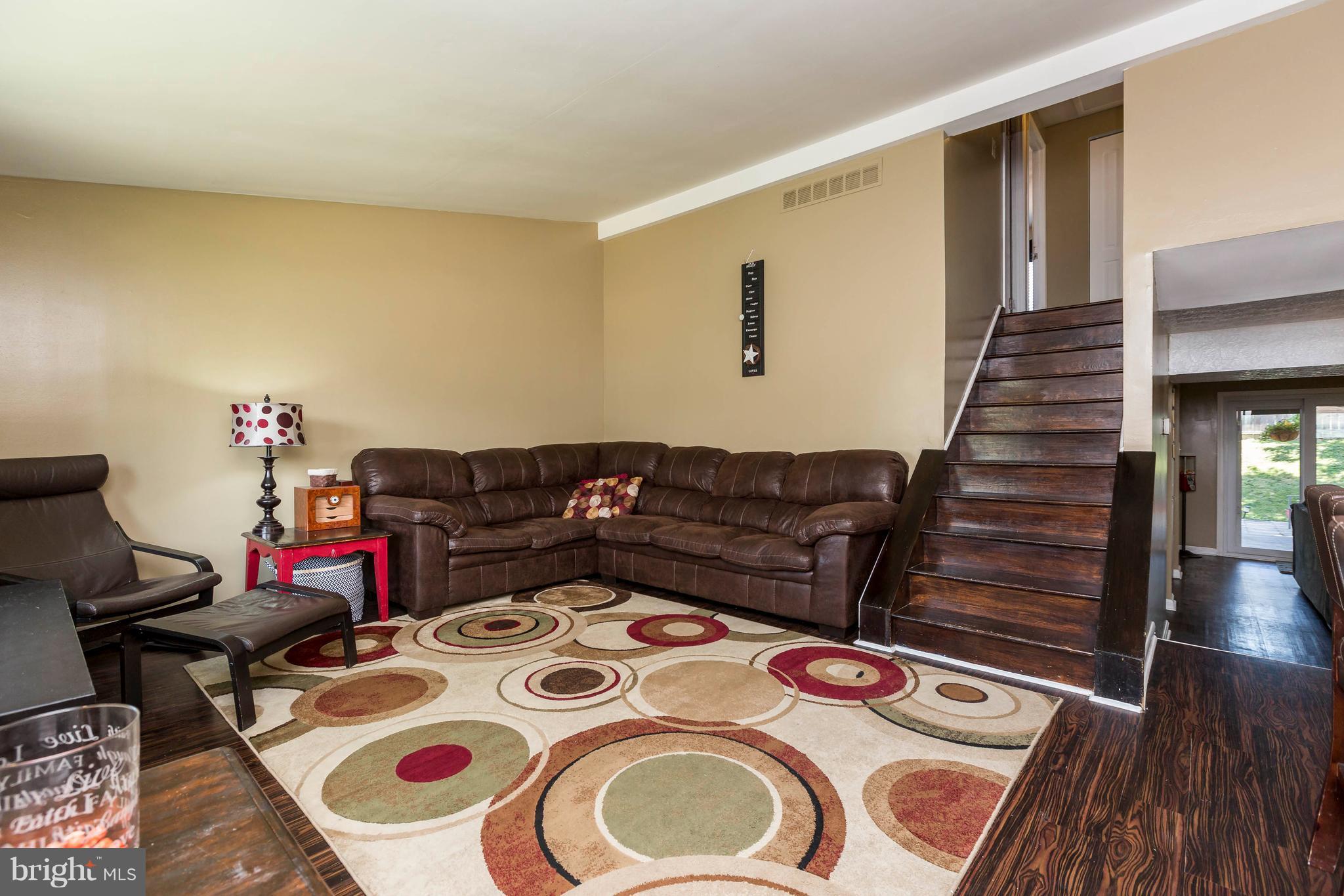 5303 Balistan Road Baltimore, MD 21237 - Photo 5 of 26 Living Room
