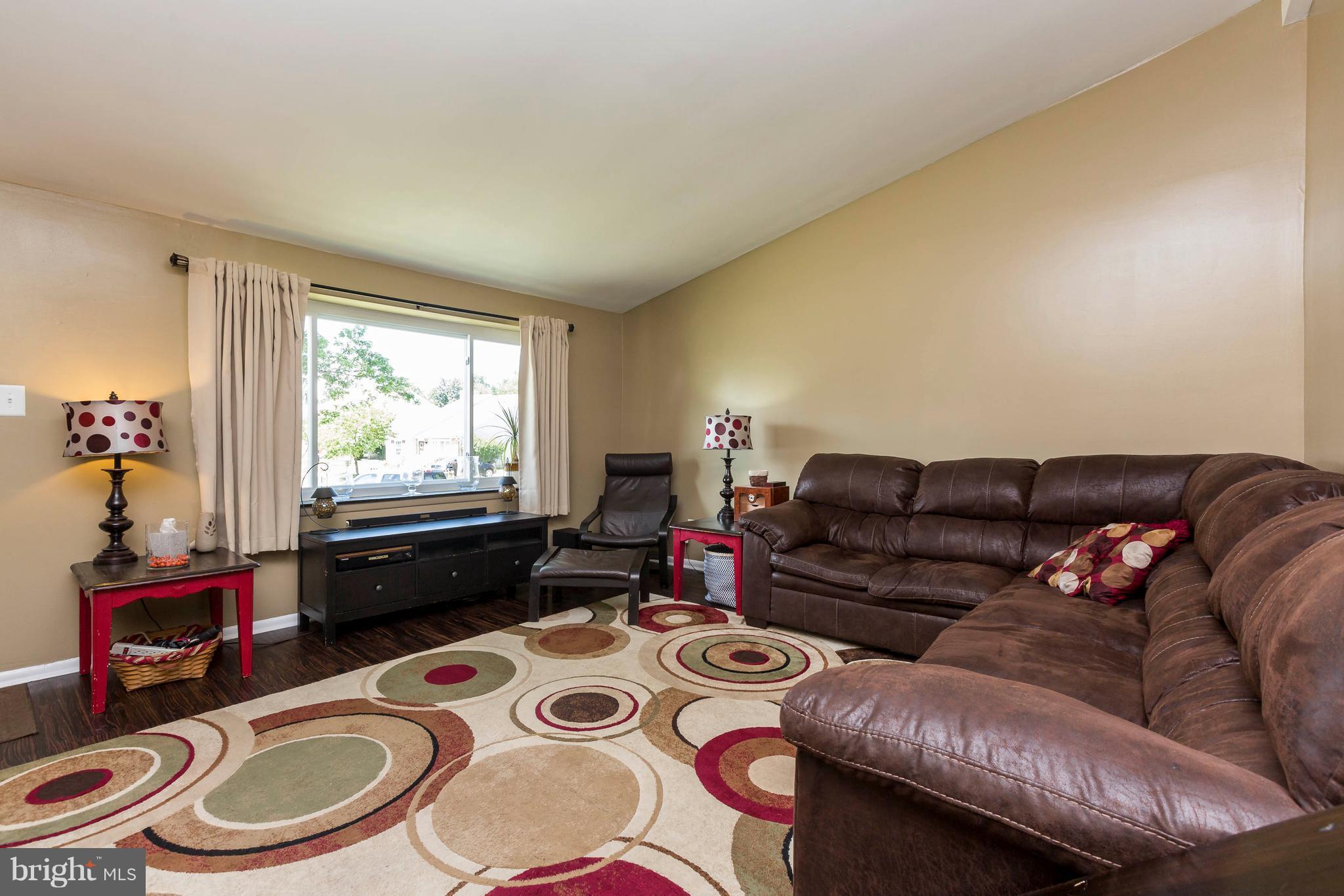 5303 Balistan Road Baltimore, MD 21237 - Photo 6 of 26 Living Room