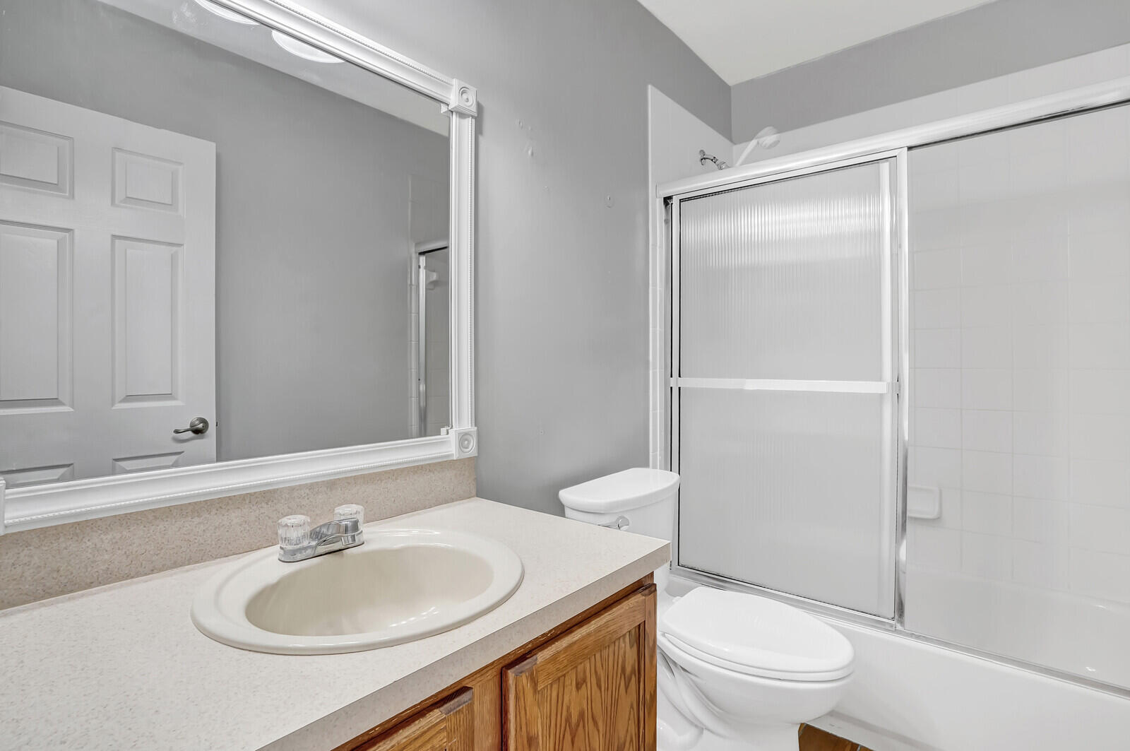 7117 Hawks Nest Terrace Riviera Beach, FL 33407 - Photo 16 of 22 Guest Bathroom