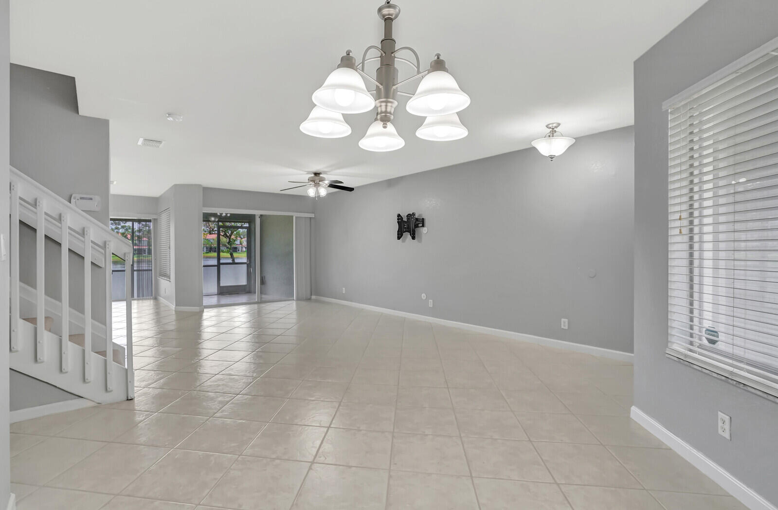 7117 Hawks Nest Terrace Riviera Beach, FL 33407 - Photo 4 of 22 Dining/Living Room