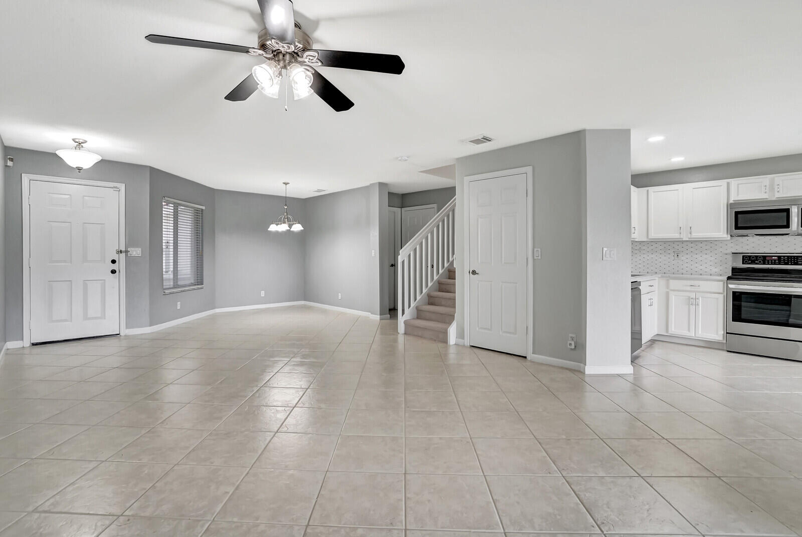 7117 Hawks Nest Terrace Riviera Beach, FL 33407 - Photo 5 of 22 Living Room