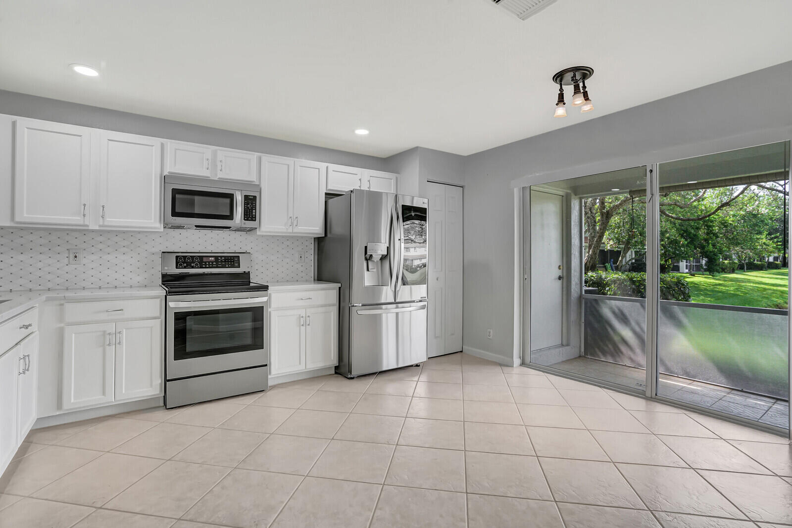 7117 Hawks Nest Terrace Riviera Beach, FL 33407 - Photo 6 of 22 Eat-in Kitchen