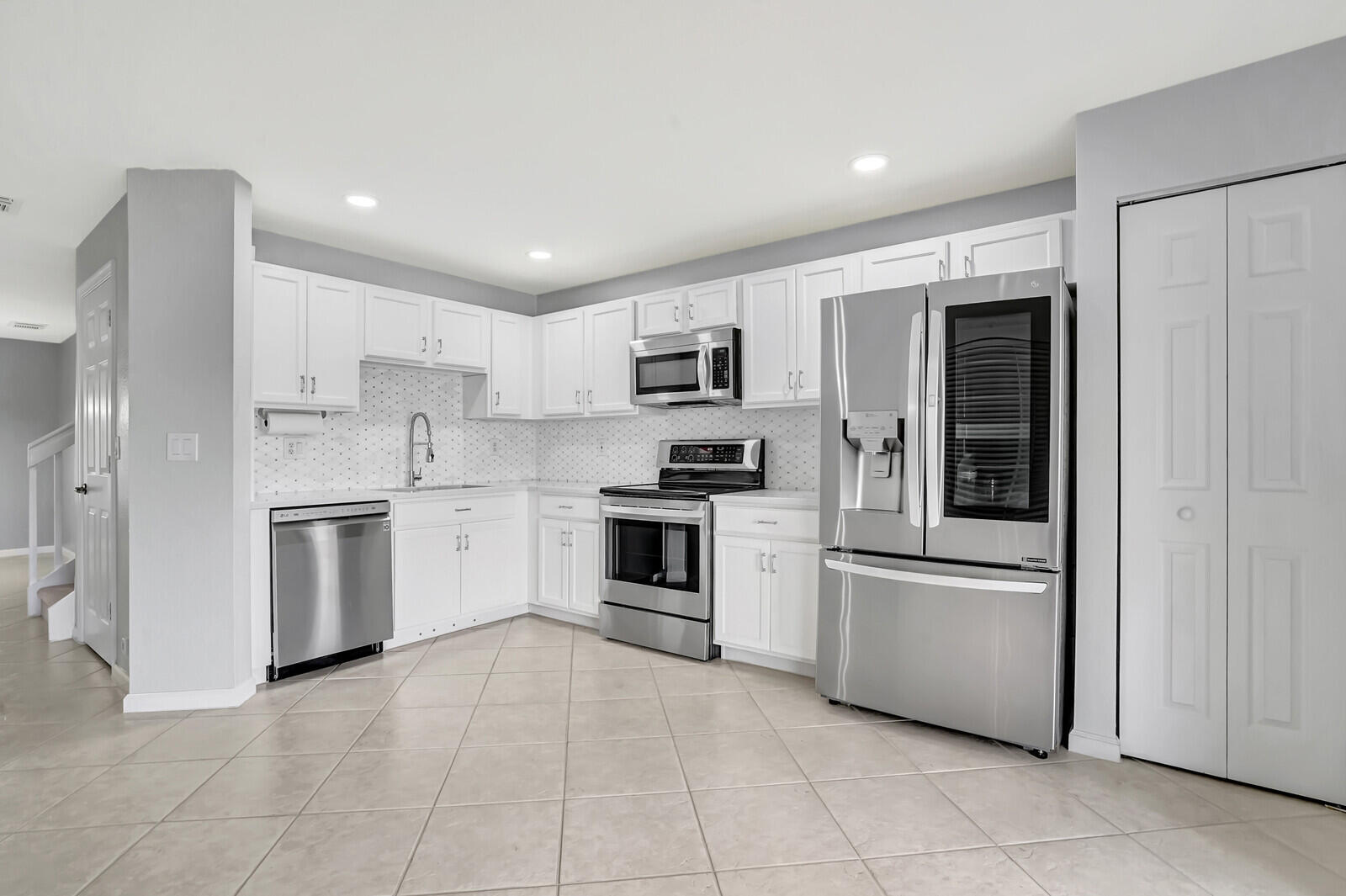 7117 Hawks Nest Terrace Riviera Beach, FL 33407 - Photo 7 of 22 Eat-in Kitchen