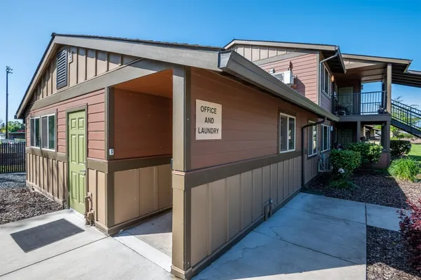 $1,002 | 621 North Douglas Street, Canby, OR 97013