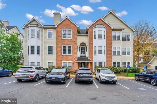 $464,999 | 4139 Fountainside Lane, Unit 104, Fairfax, VA 22030