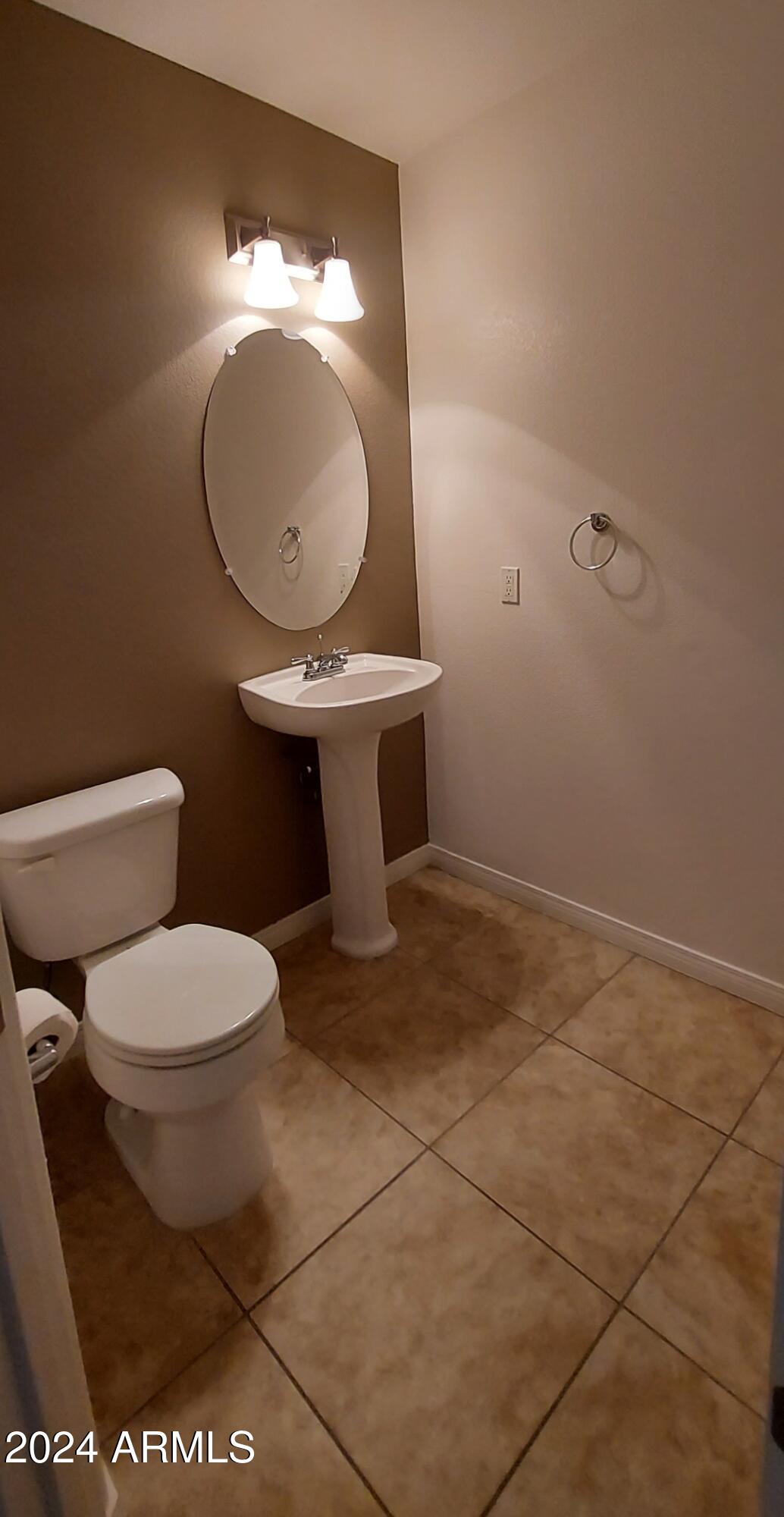 123 North Washington Street, Unit 15 Chandler, AZ 85225 - Photo 5 of 9 Half bath main level