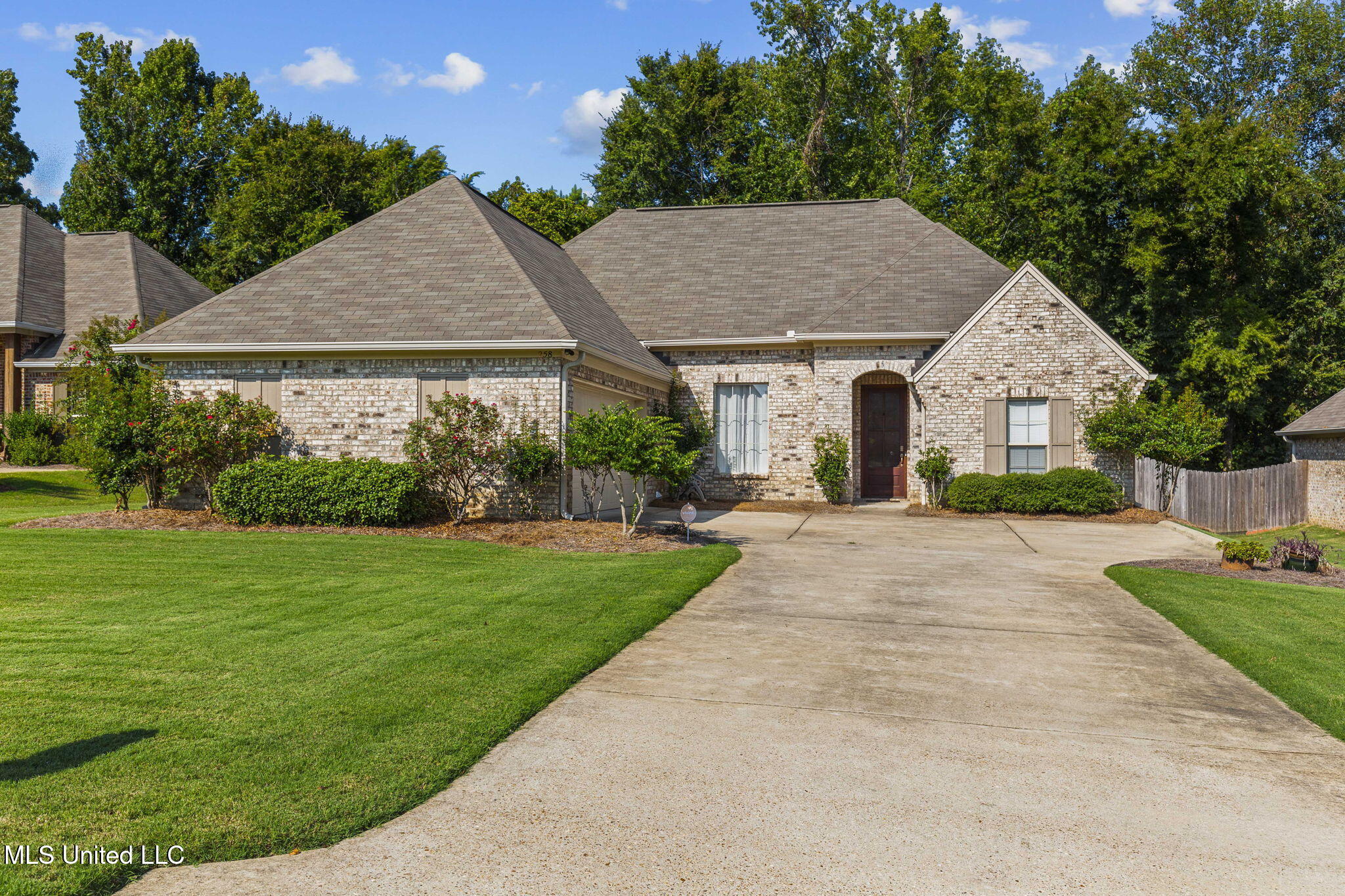 2-web-or-mls-258 Falls Crossing-2