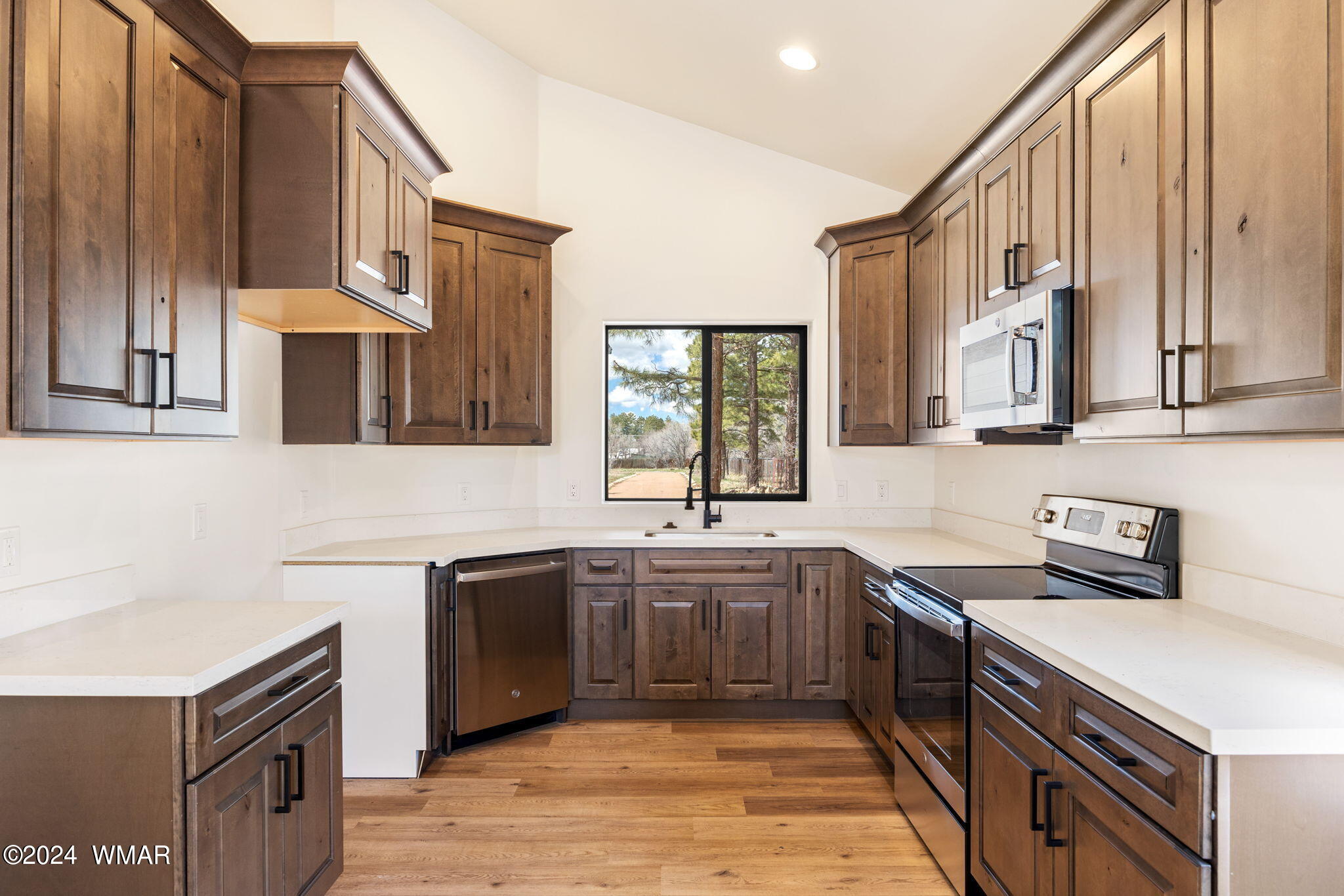 469 Megans Loop Lakeside, AZ 85929 - Photo 9 of 37 469MegansLp-PinetopLakeside-AZ-9
