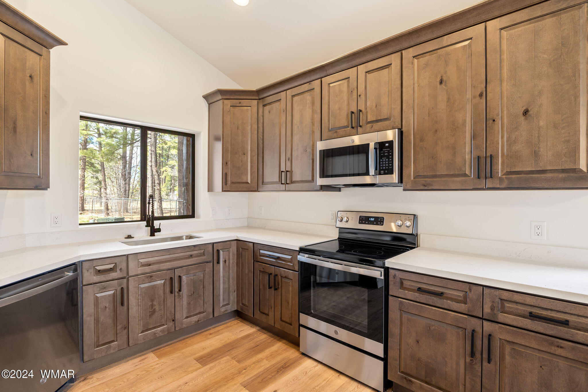 469 Megans Loop Lakeside, AZ 85929 - Photo 10 of 37 469MegansLp-PinetopLakeside-AZ-10