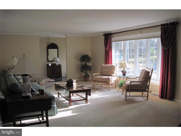 2530 High Road Huntingdon Valley, PA 19006 - Photo 11 of 25 Living Room