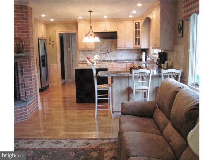 2530 High Road Huntingdon Valley, PA 19006 - Photo 9 of 25 Family Room