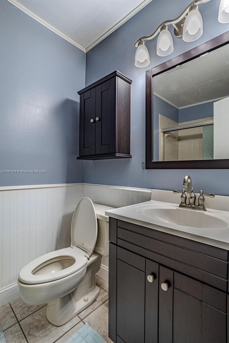 6500 Via Regina, Unit 8 Boca Raton, FL 33433 - Photo 18 of 31 a bathroom with a toilet a sink and mirror