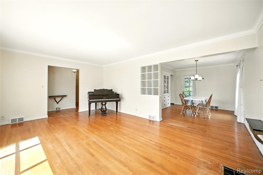826 Shoreham Road Grosse Pointe Woods, MI 48236 - Photo 7 of 32