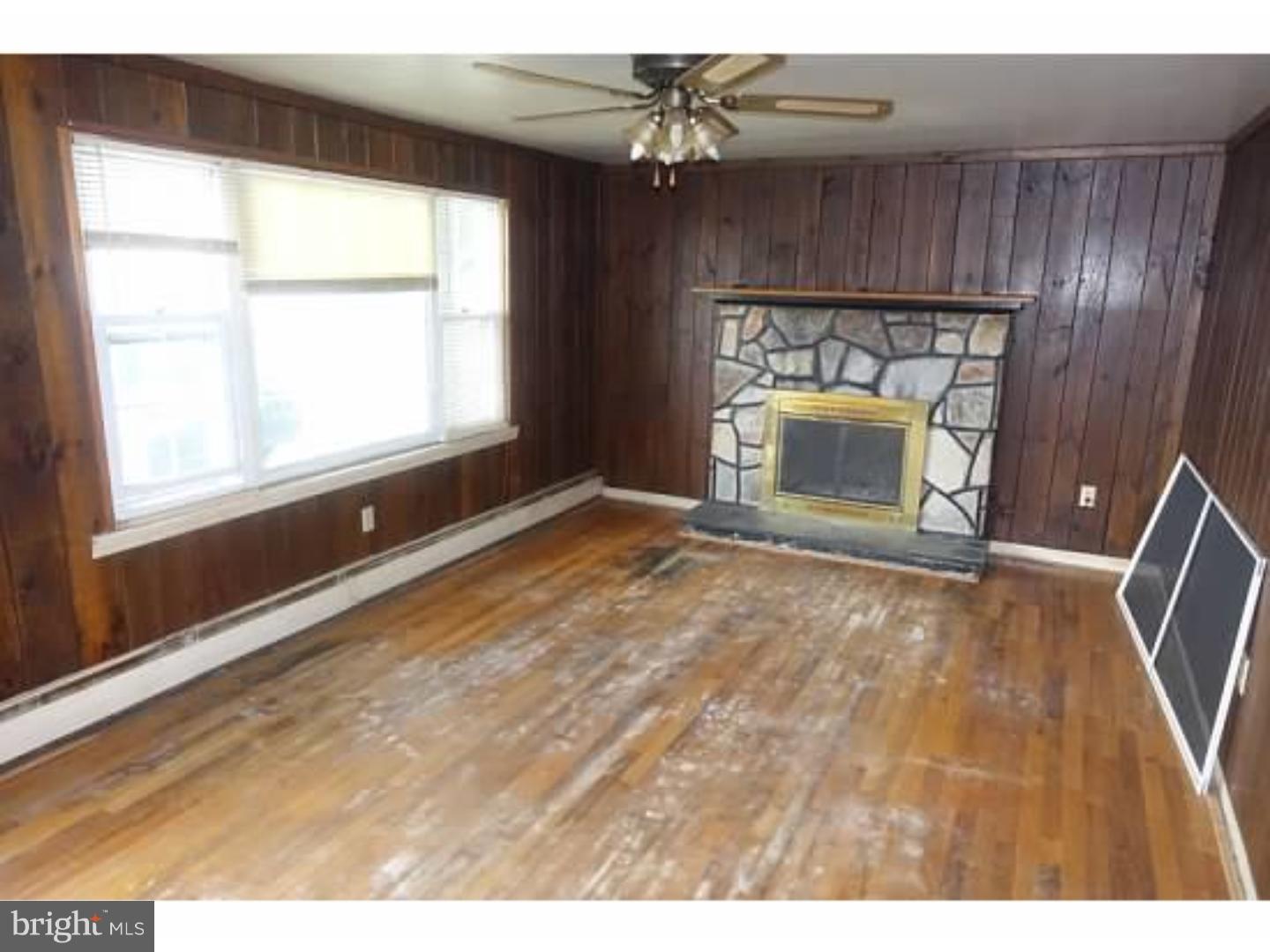 413 Valley Road Warminster, PA 18974 - Photo 3 of 7 Living Room