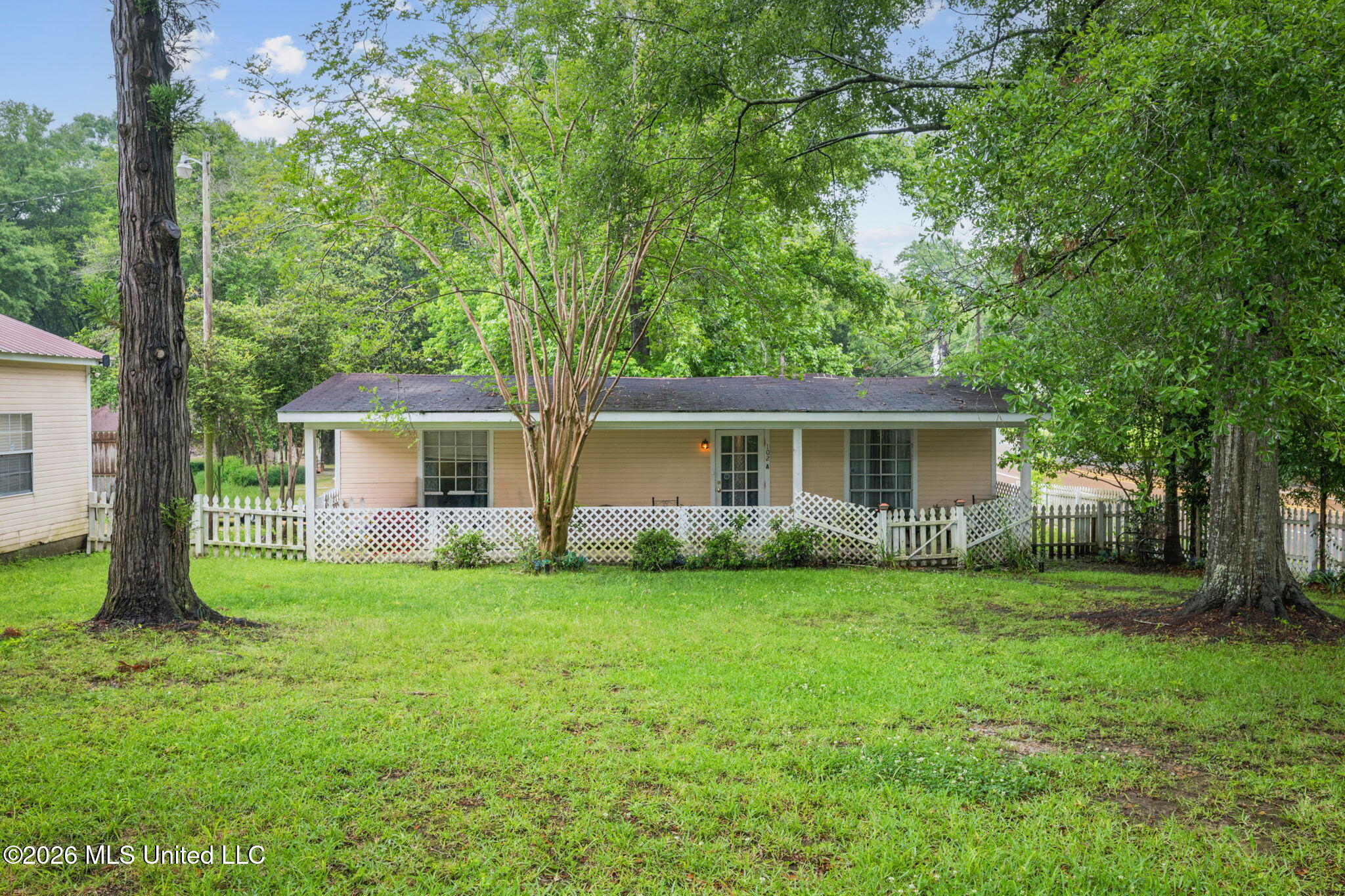 102 W Myrtle St_032