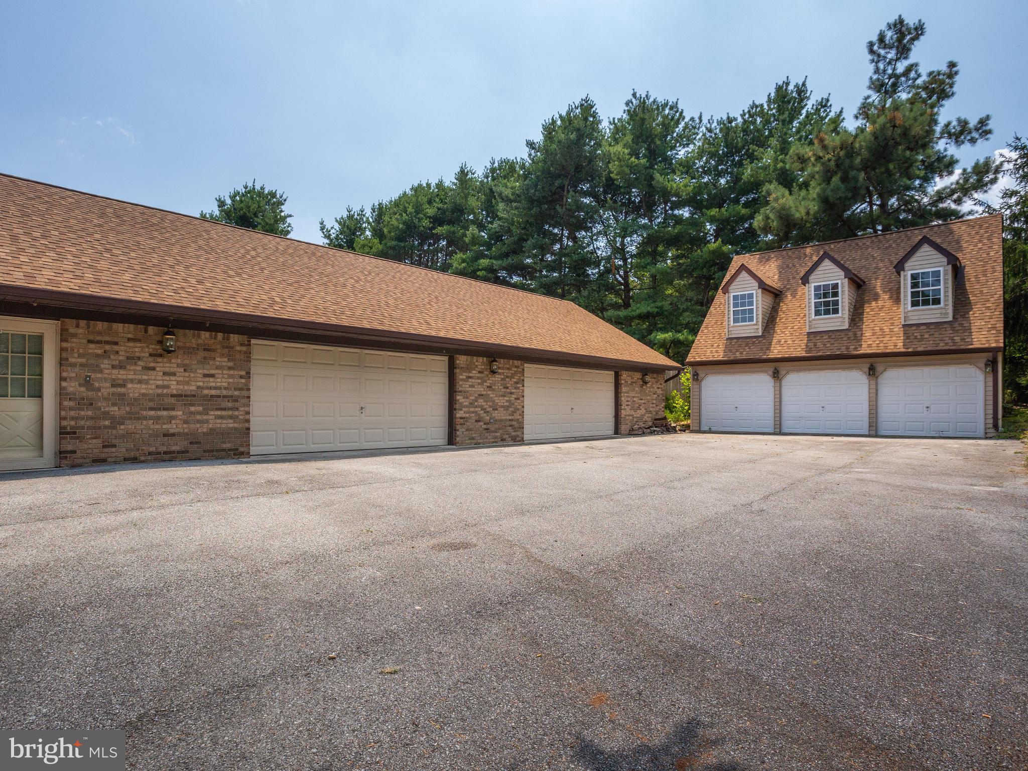 3060 Hickory Ridge Road Dunkirk, MD 20754 - Photo 4 of 29 Large Driveway Lots Of Room To Park