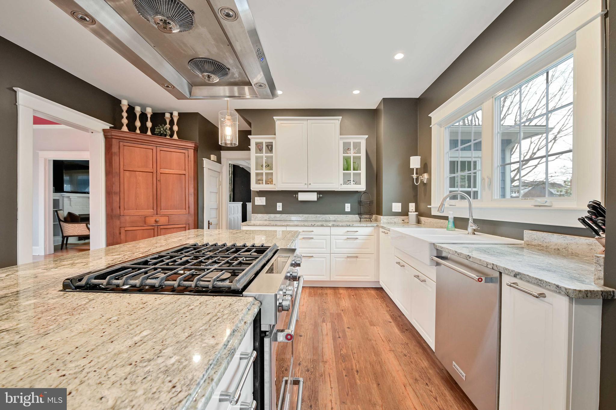 6422 Sherwood Road Baltimore, MD 21239 - Photo 18 of 48 Kitchen