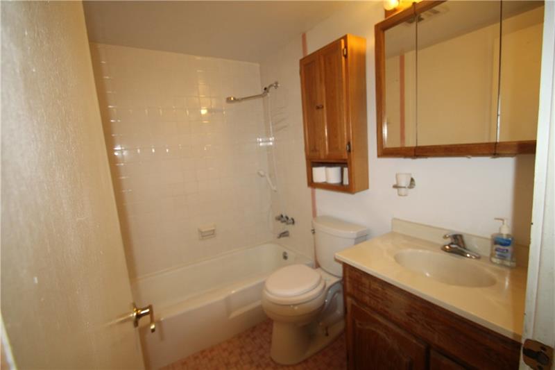 205 Coraopolis Road, Unit C8 Coraopolis, PA 15108 - Photo 7 of 12 Gallery Image 7