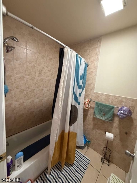 91 Spruce Street Newark, NJ 07102 - Photo 22 of 34 a bathroom with a shower