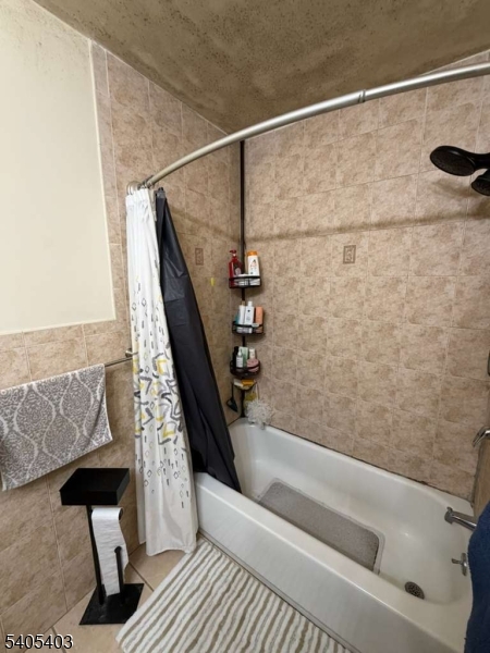91 Spruce Street Newark, NJ 07102 - Photo 27 of 34 a bathroom with a bathtub and shower