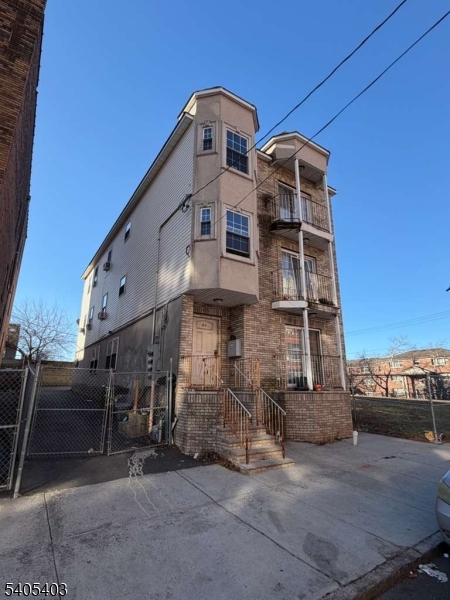 91 Spruce Street Newark, NJ 07102 - Photo 3 of 34 a large building with a large windows