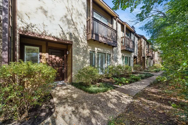 $249,000 | 11711 Memorial Drive, Unit 549, Houston, TX 77024
