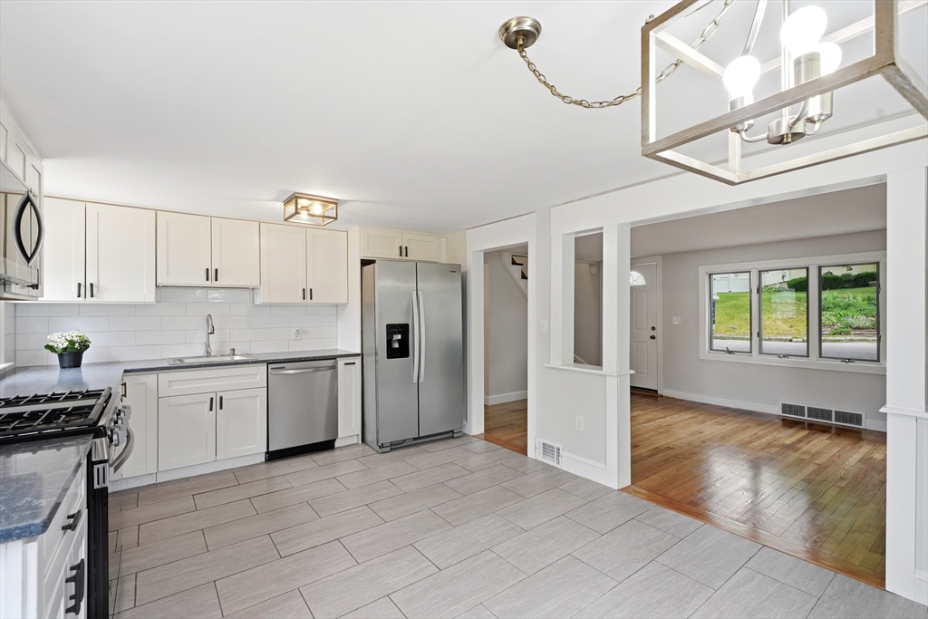 25 Julia Road Weymouth, MA 02191 - Photo 13 of 34