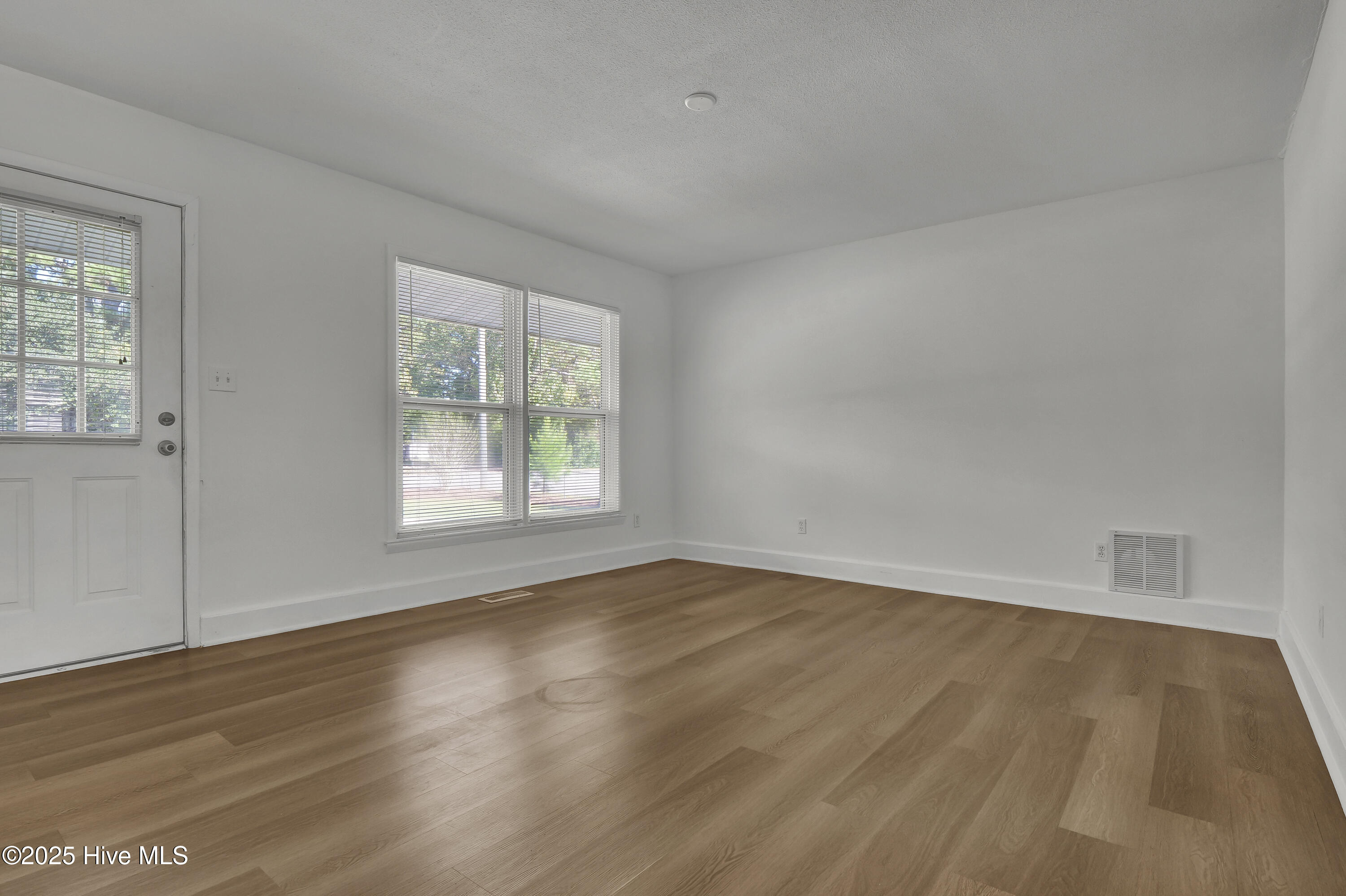 3521 Middle Sound Loop Road Wilmington, NC 28411 - Photo 7 of 35 006_p2655379_722