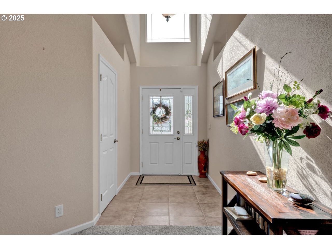 2131 Willow Loop Florence, OR 97439 - Photo 9 of 48 a view of living room filled with furniture and a potted plant