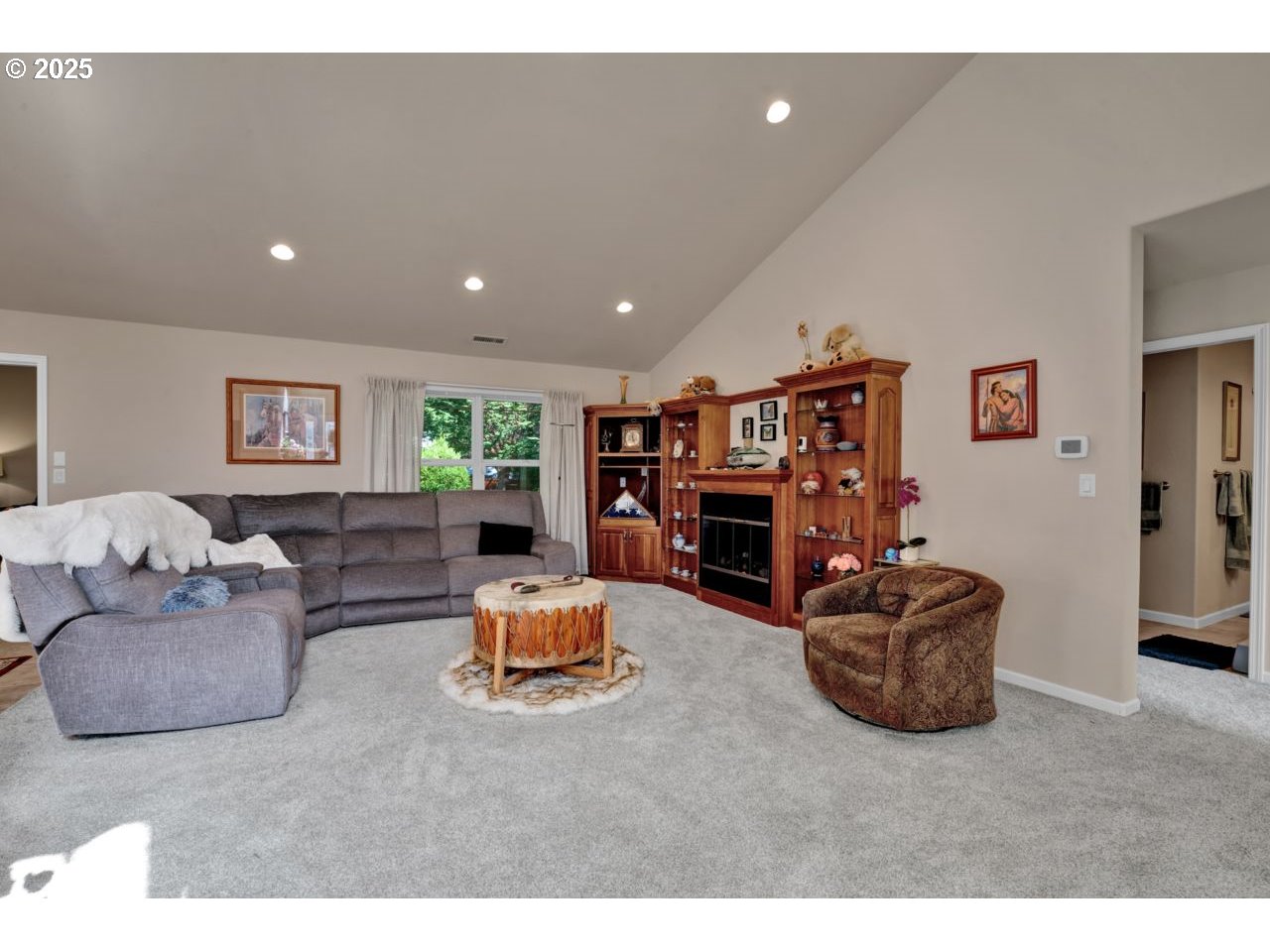 2131 Willow Loop Florence, OR 97439 - Photo 10 of 48 a living room with furniture and a flat screen tv