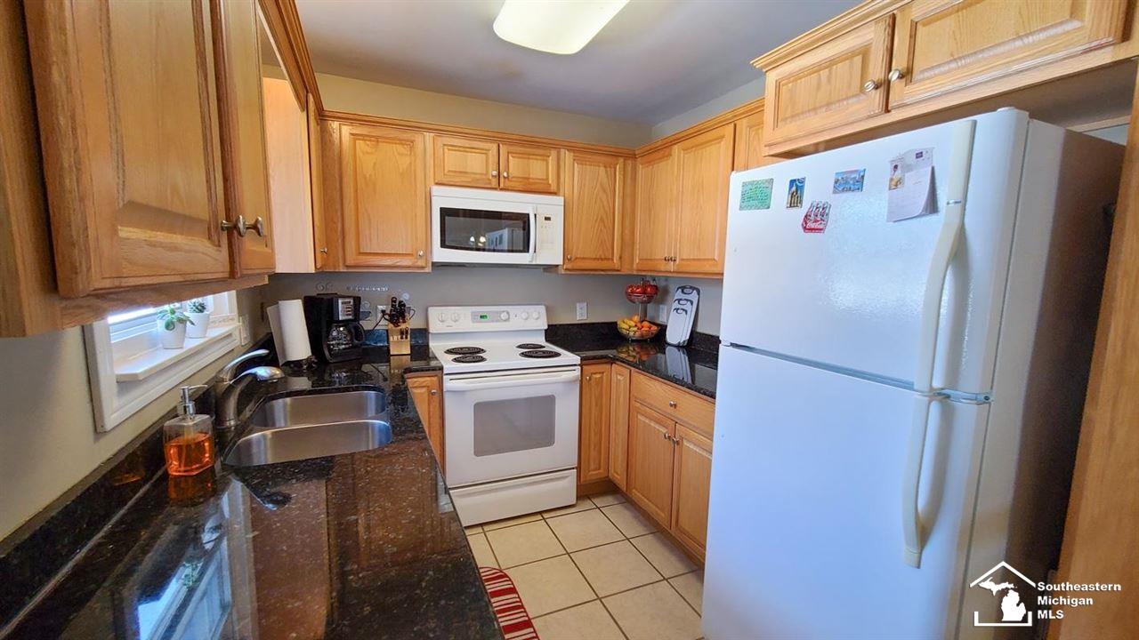 1054 South Raisinville Road Monroe, MI 48161 - Photo 6 of 15