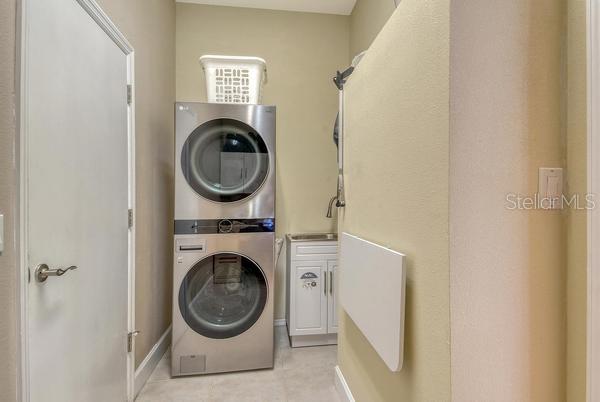 9477 Cedar Ridge Lane Sarasota, FL 34238 - Photo 16 of 51 a utility room with dryer and washer