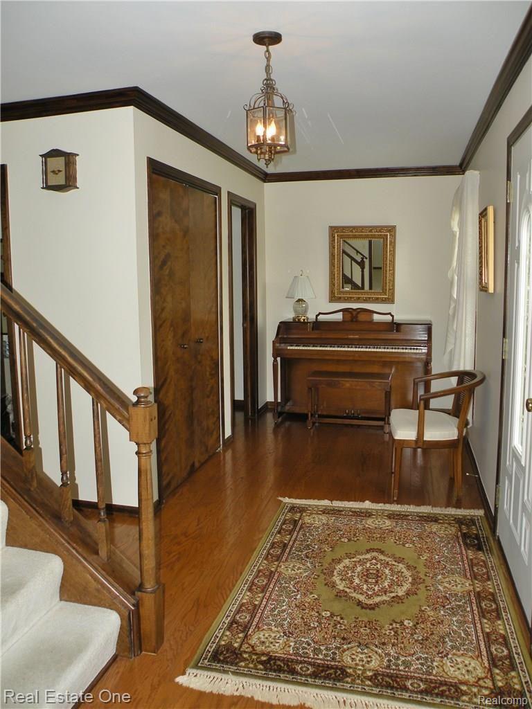 5216 Aintree Road Rochester, MI 48306 - Photo 16 of 42 Wood Floors!