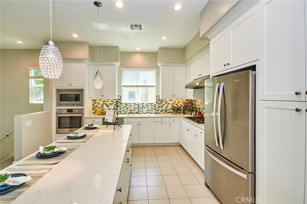 189 Follyhatch Irvine, CA 92618 - Photo 7 of 36