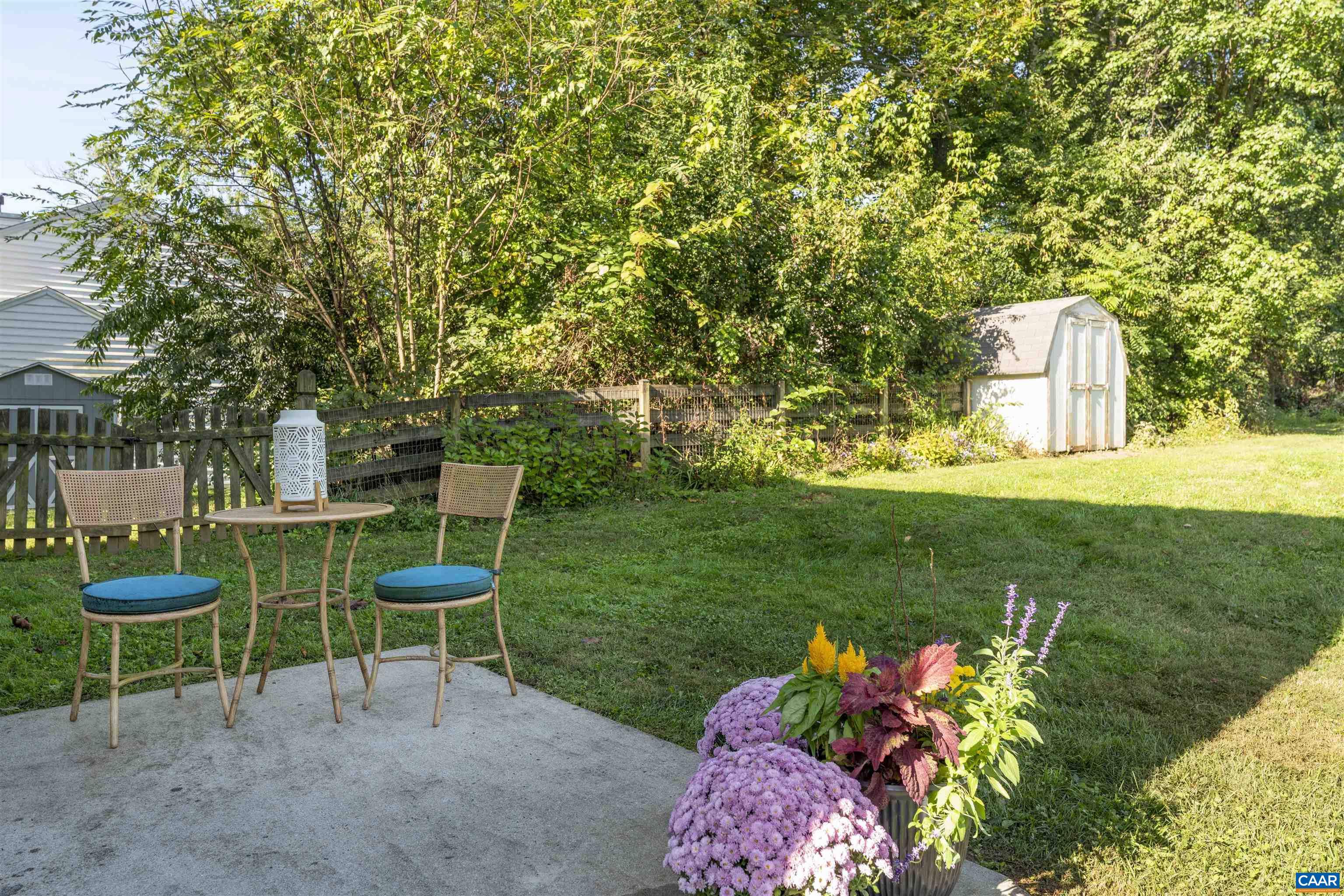 28 Bernice Lane Ruckersville, VA 22968 - Photo 32 of 40 a backyard of a house with table and chairs