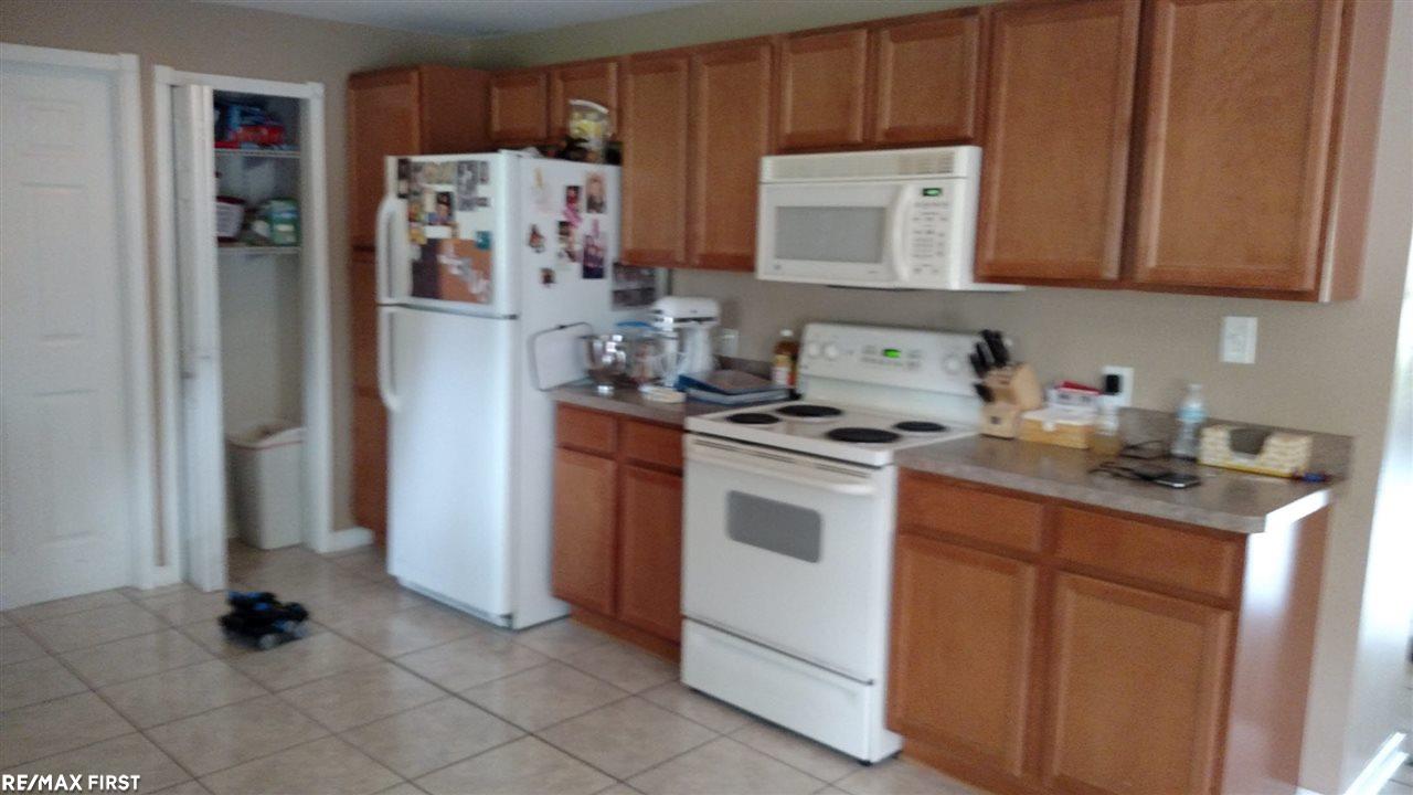 4658 Howland Road Almont, MI 48003 - Photo 7 of 40 31262599-6.JPG