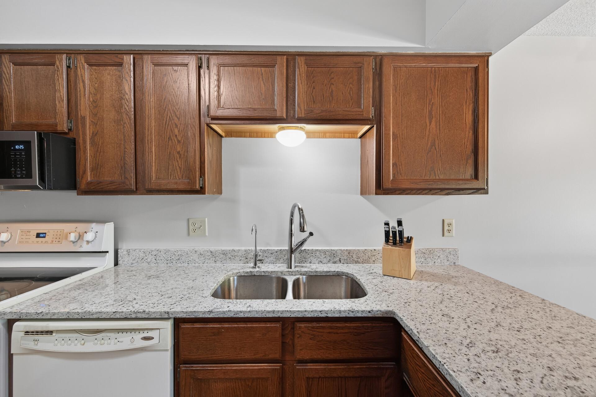 4664 Ridge Cliff Drive Eagan, MN 55122 - Photo 20 of 36