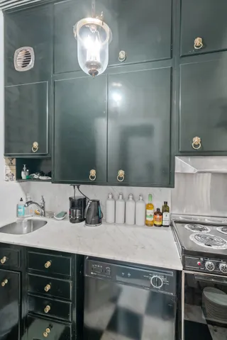 $950,000 | 465 Park Avenue, Unit 8A | Midtown East