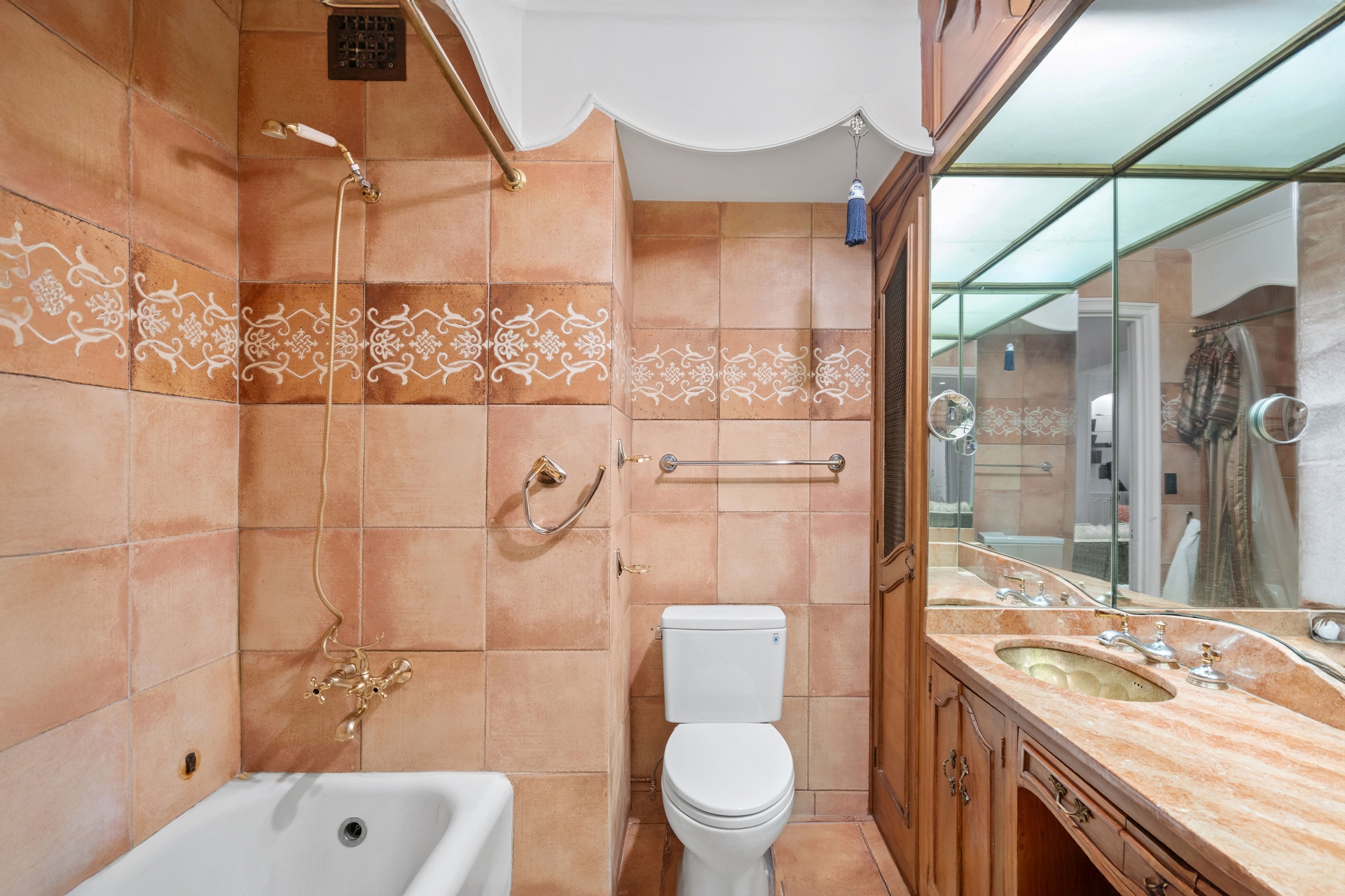 465 Park Avenue, Unit 8A Manhattan, NY 10022 - Photo 4 of 11 a bathroom with a sink a toilet and shower